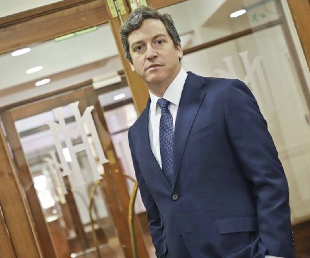 Kast nombra al abogado Sebastián Vallebona como nuevo subsecretario de Hacienda