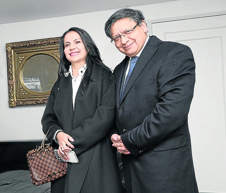 Ileana Marlitt Melo Salcedo, abogada y académica, y Jorge Enrique Ibáñez, magistrado de la Corte Constitucional de Colombia.