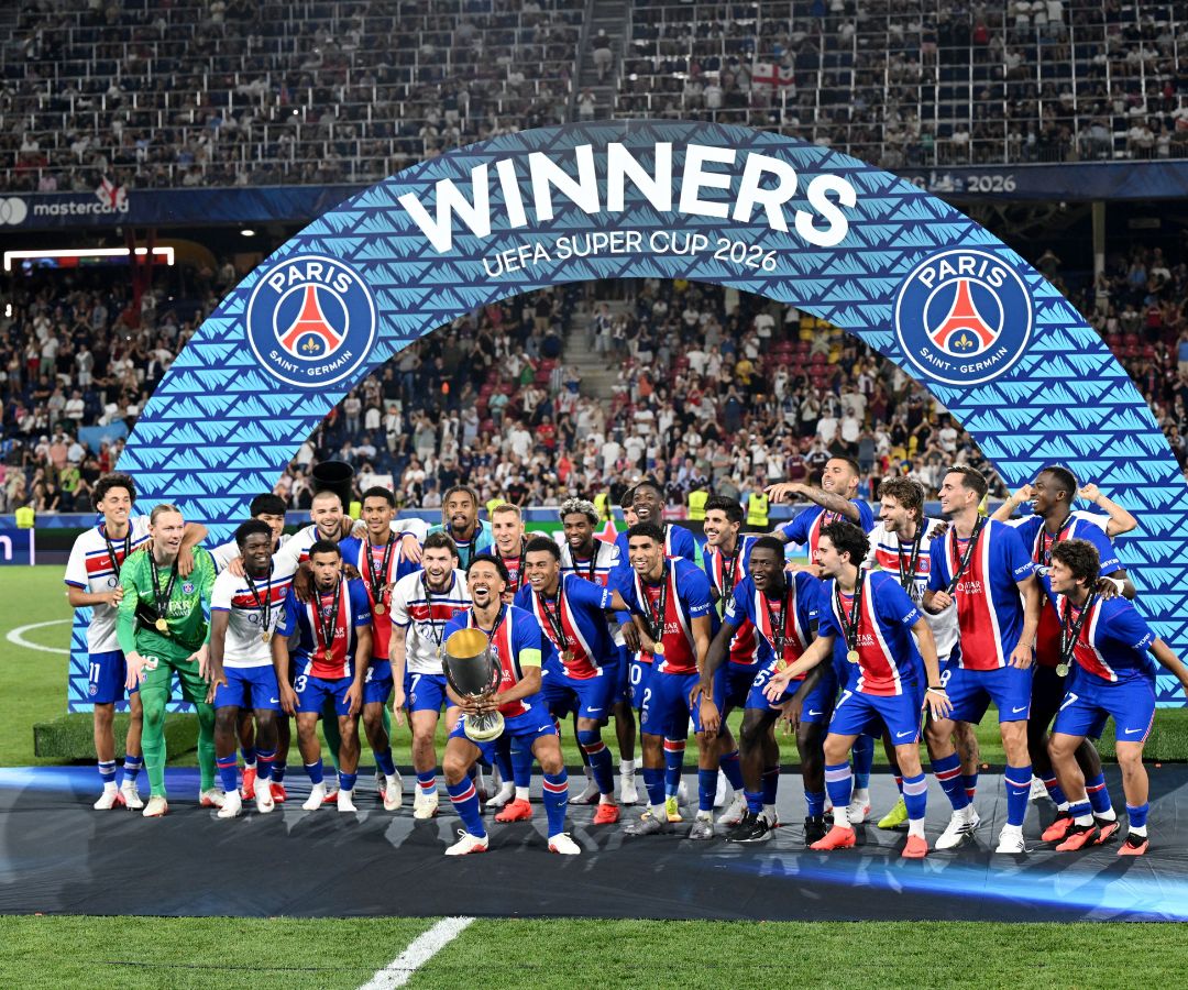 PSG retiene corona de Supercopa de la Uefa con victoria 2-1 sobre Aston Villa