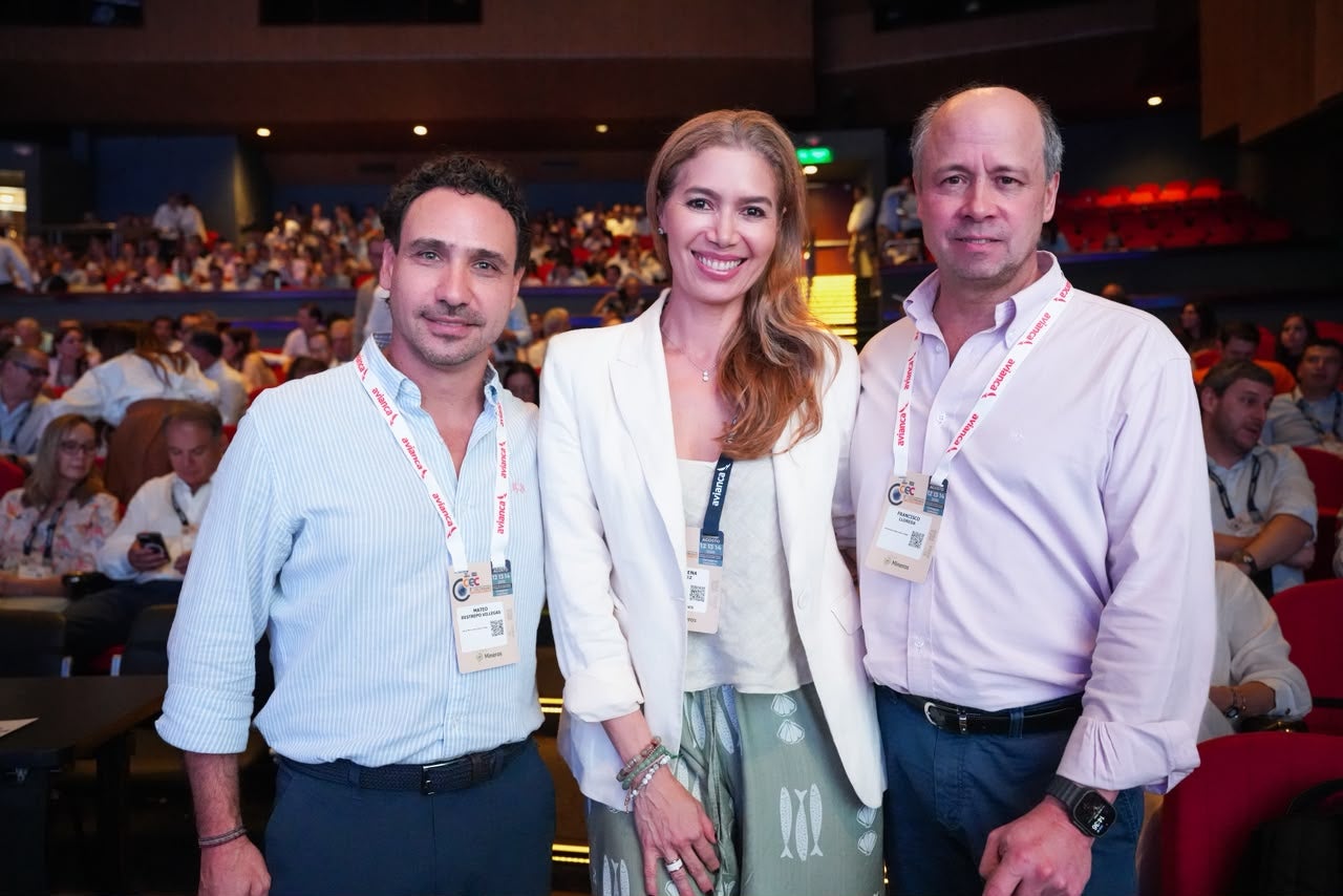 Mateo Restrepo, socio dir. de Impact Capital; Ana Vásquez, dir. país de Freeport-McMoRan; y Francisco Lloreda, rector de la U. Tadeo Lozano.