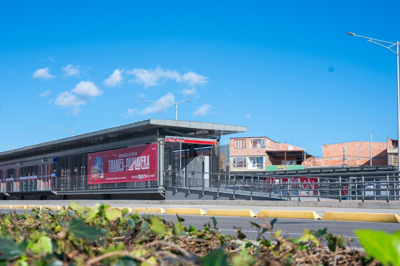 Estación Tibanica- Primavera en Avenida Ciudad de Cali