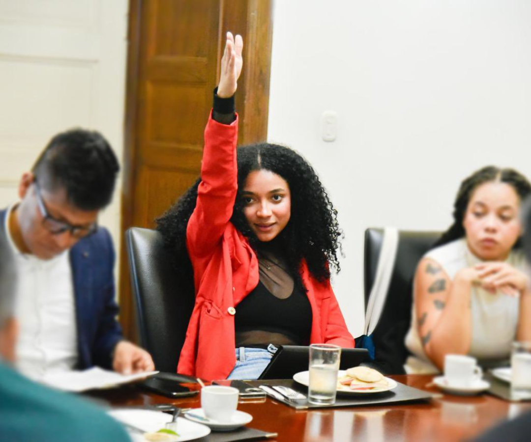 Juliana Guerrero, acusada por falsificar título.