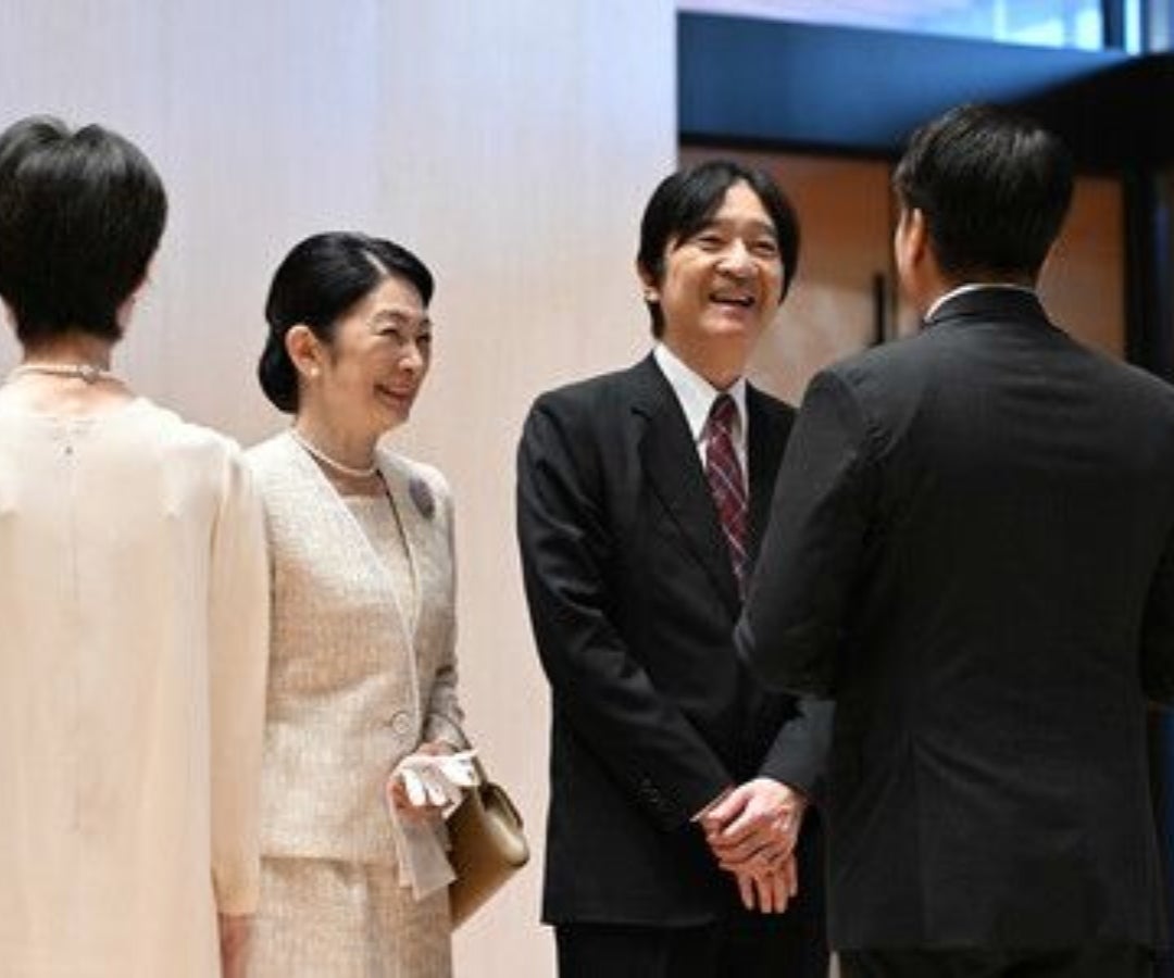 El príncipe heredero Akishino y la princesa heredera Kiko de Japón
