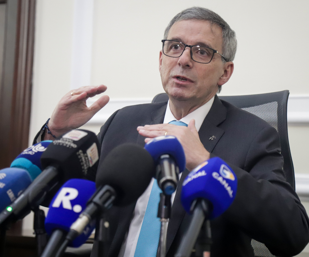El ministro de Hacienda, Miguel Gómez, aseguró que el gobierno buscará reducir el déficit fiscal y presentará una ley para recortar gasto