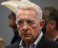 Álvaro Uribe Vélez, expresidente. Álvaro Uribe Vélez, expresidente.