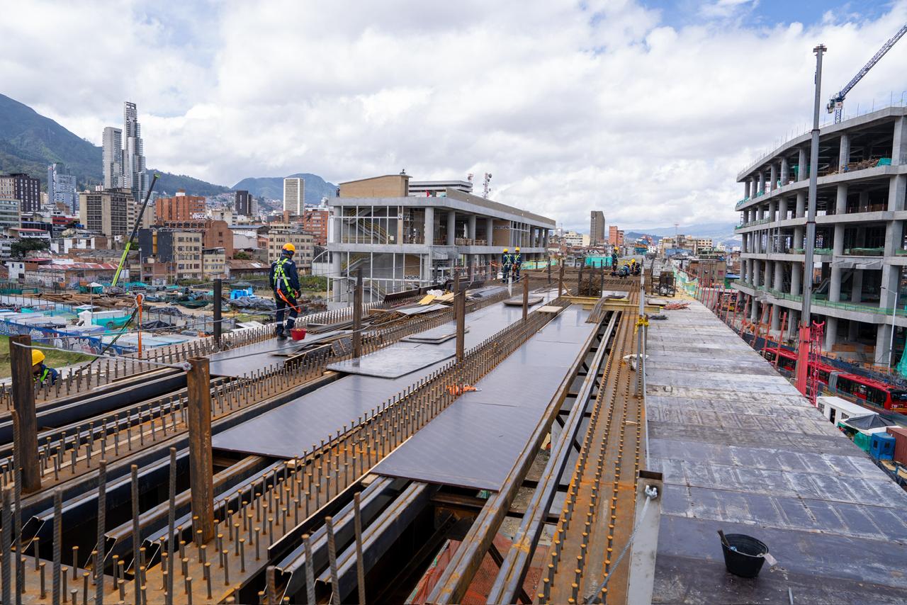 Consecución del puente del Metro de Bogotá en la Caracas con calle 26