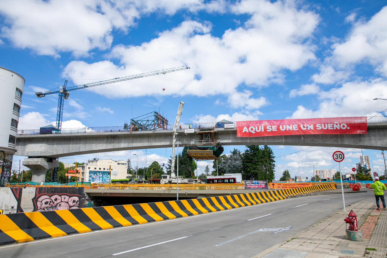 Consecución del puente del Metro de Bogotá en la Caracas con calle 26