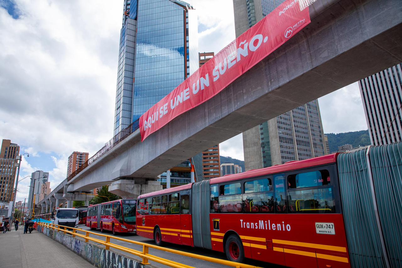 Consecución del puente del Metro de Bogotá en la Caracas con calle 26