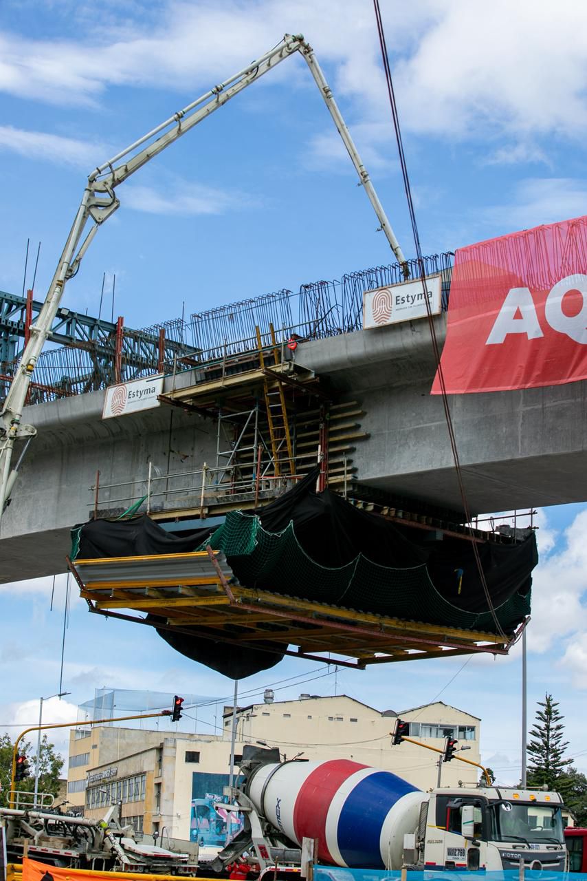 Consecución del puente del Metro de Bogotá en la Caracas con calle 26