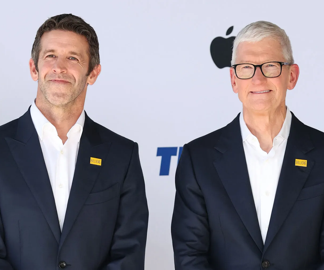 Tim Cook y Jhon Ternus