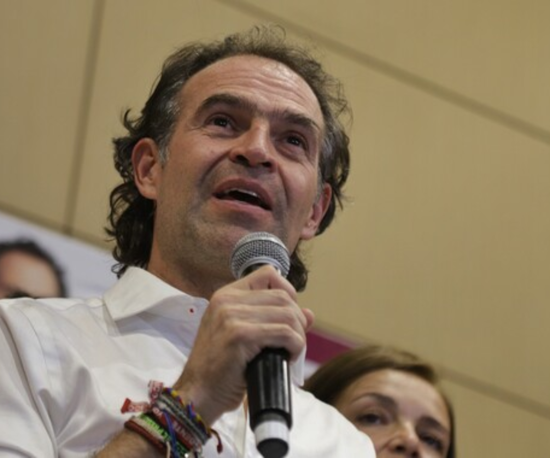 Federico Gutiérrez entrega al FBI expediente sobre presunta corrupción en la administración Quintero