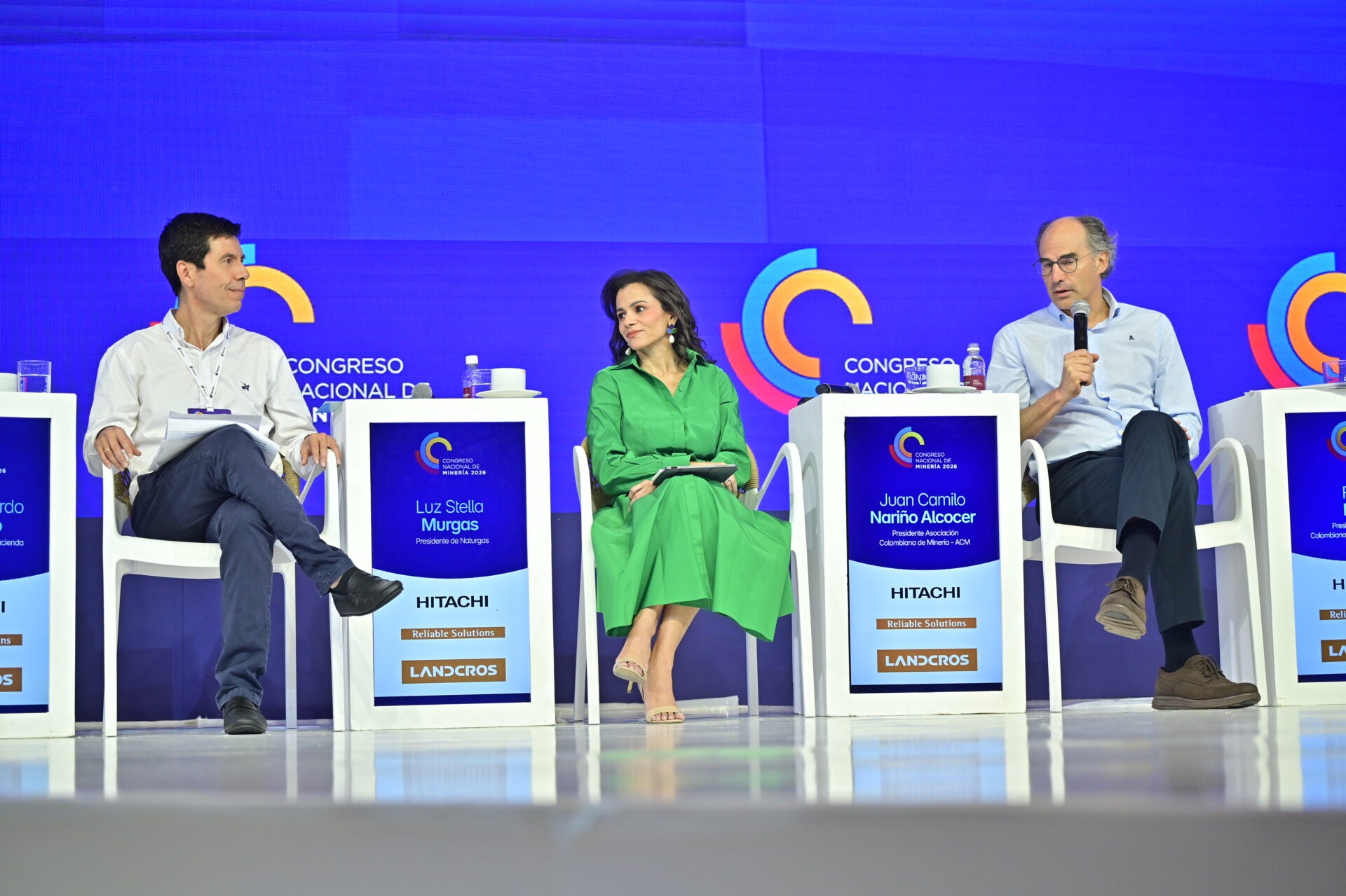 Andres Quevedo, viceministro de Hacienda, Luz Stella Murgas, presidente de Naturgas, Juan Camilo Nariño, presidente de la ACM