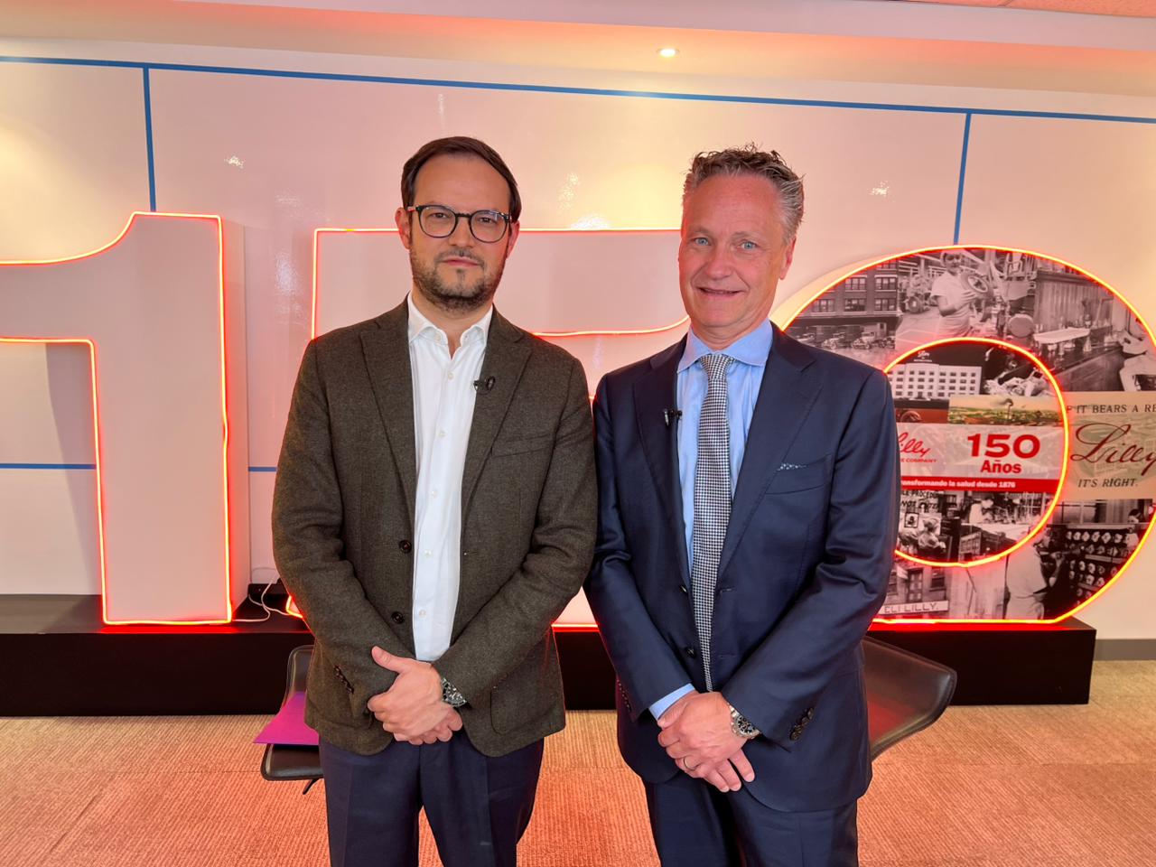 José Manuel Acevedo, director de noticias RCN y Patrik Jonsson, vicepresidente ejecutivo y presidente de Lilly International, Eli Lilly and Company.