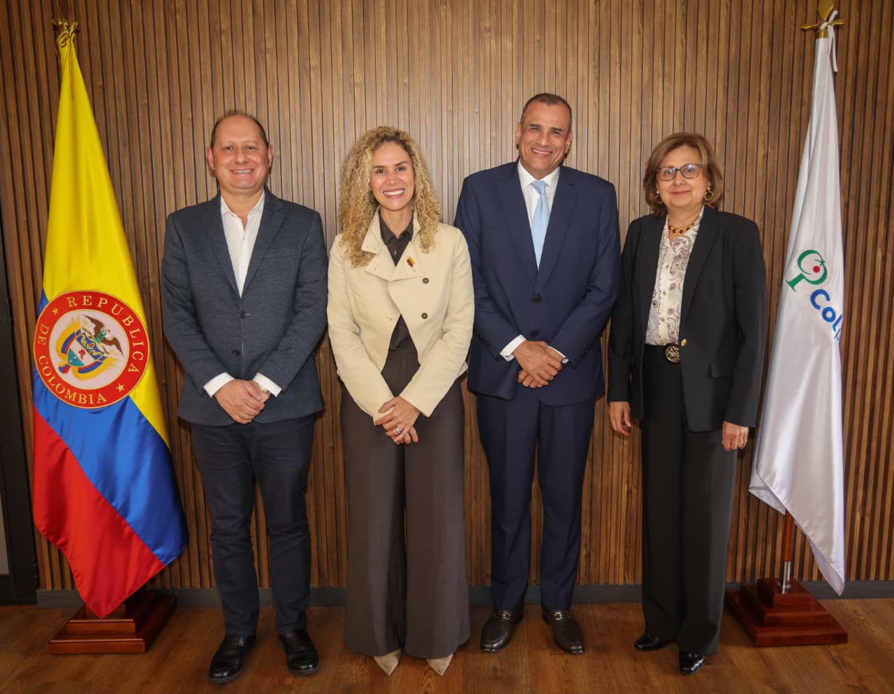 Carlos René Montoya Muñoz es cordobés y abogado de la Universidad del Sinú.
