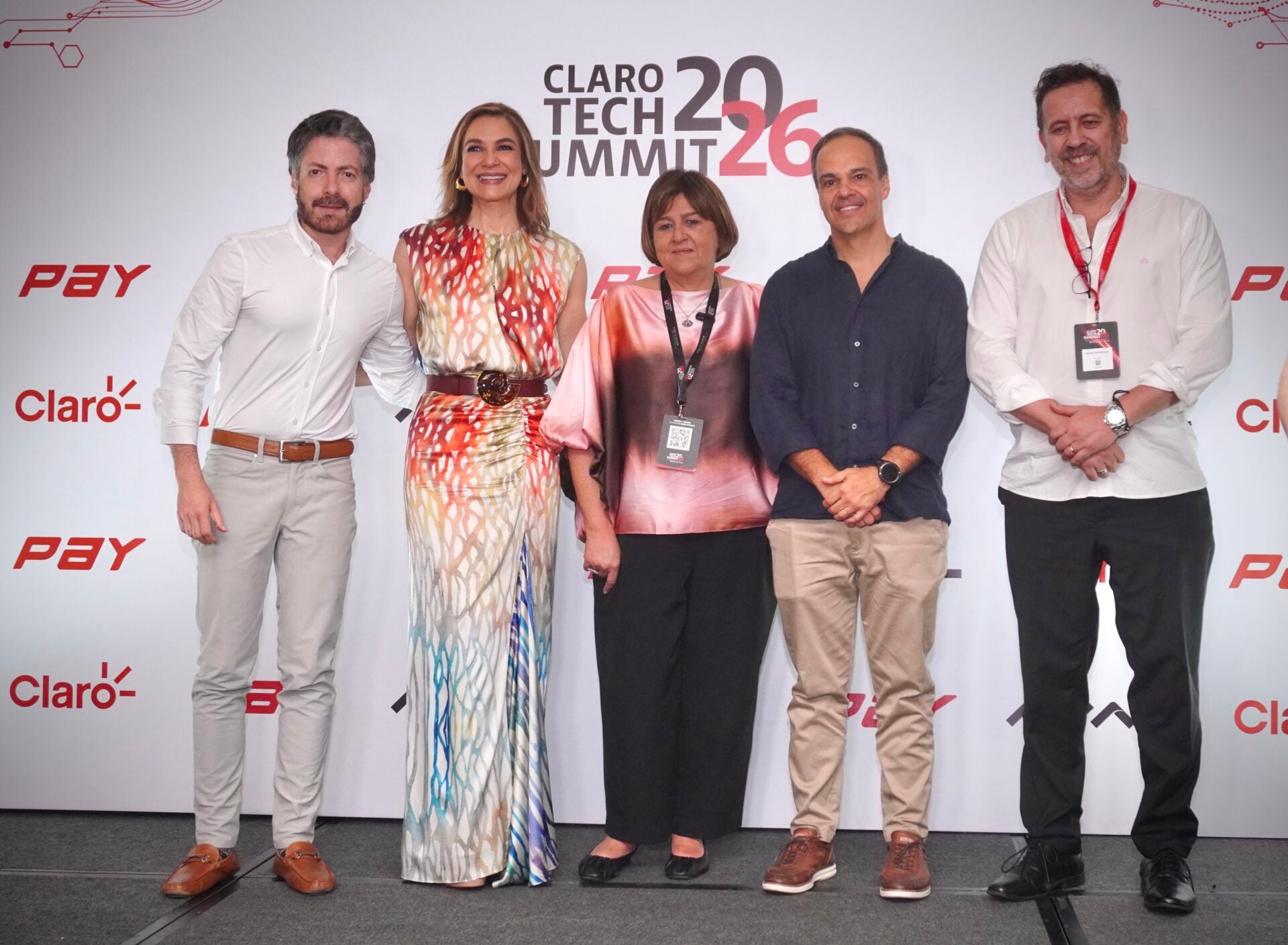 José Manuel Ayerbe, CEO de dale!; María Luisa Escolar, directora de la Unidad Mercado Corporativo de Claro Colombia; Rodrigo de Gusmão Ribeiro, presidente de Claro Colombia; María Lorena Gutiérrez, presidenta del Grupo Aval; y Daniel Domínguez, director de la Unidad Mercado Masivo de Claro.