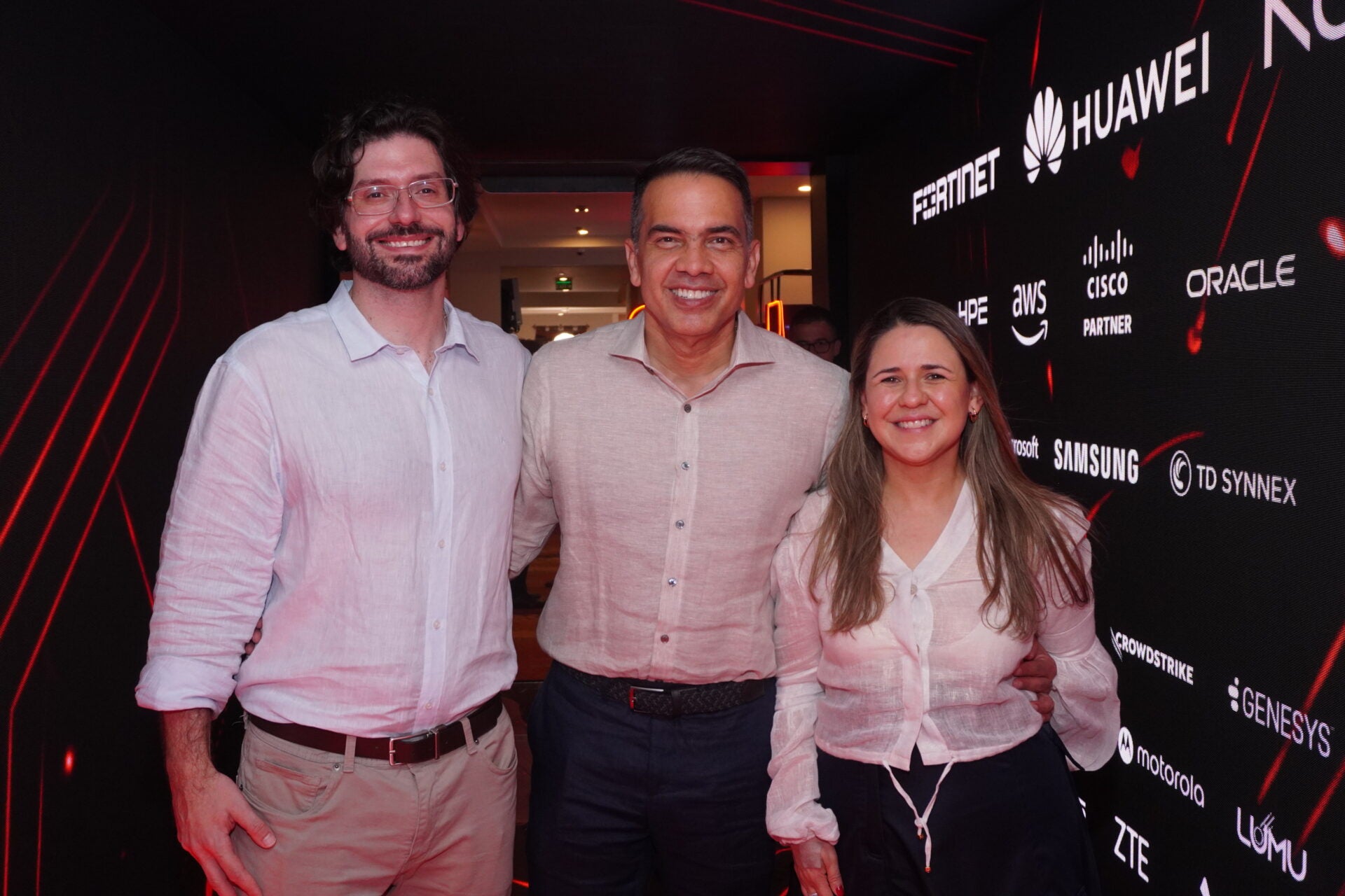 Leonardo Merlo, director de IA de Nokia Lat, Iader Maldonado, director de tecnología de Claro.Colombia y Claudia Ruiz, directora de Marketing Nokia Lat Norte