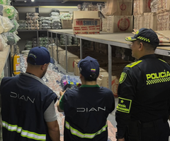Operativo de aprehensión de mercancías de contrabando de la Dian Operativo de aprehensión de mercancías de contrabando de la Dian