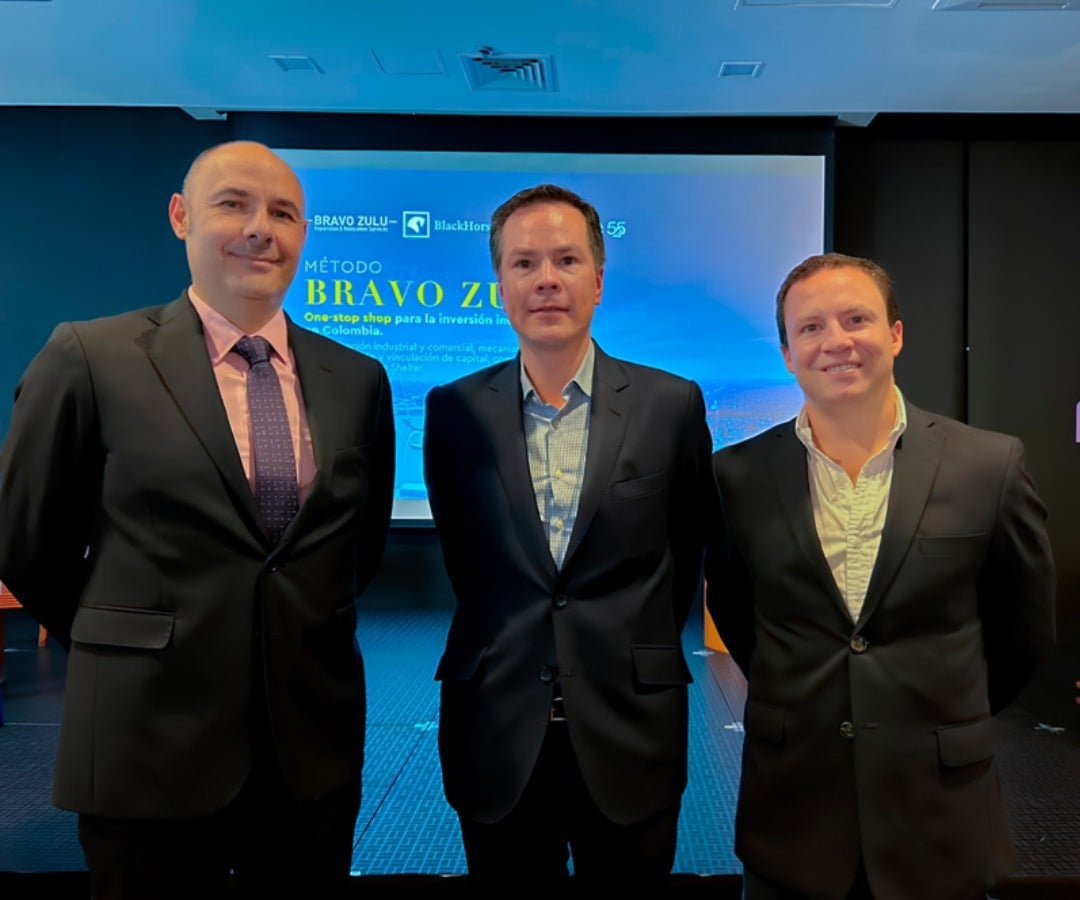 Sergio Avella, presidente y socio Fundador Black Horse, Andrés Ibarra, director operativo en Araujo Ibarra Consultores en Negocios Internacionales, y Francisco Gaona, gerente de desarrollo de Black Horse