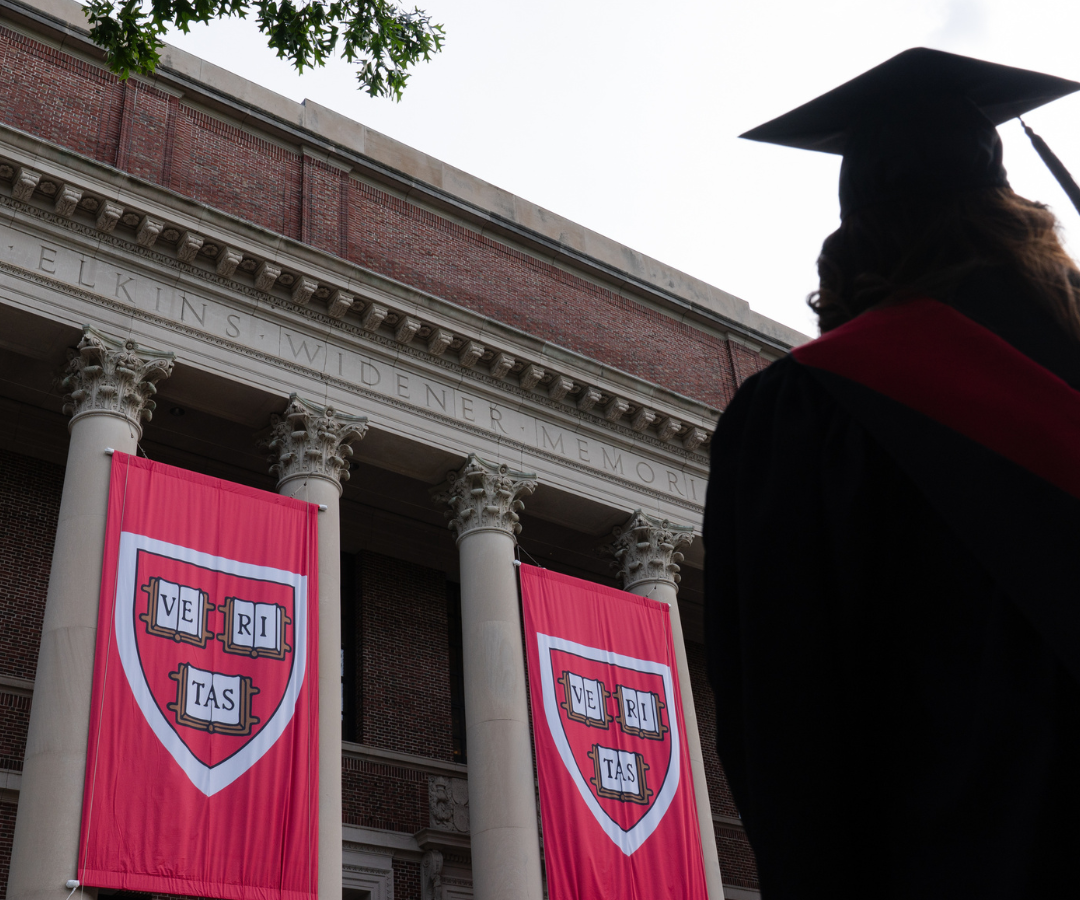Estados Unidos investiga a Harvard y Stanford por visas de intercambio académico