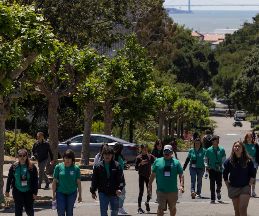 Trump propone cobrar US$70.000 a estudiantes internacionales por permiso de trabajo
