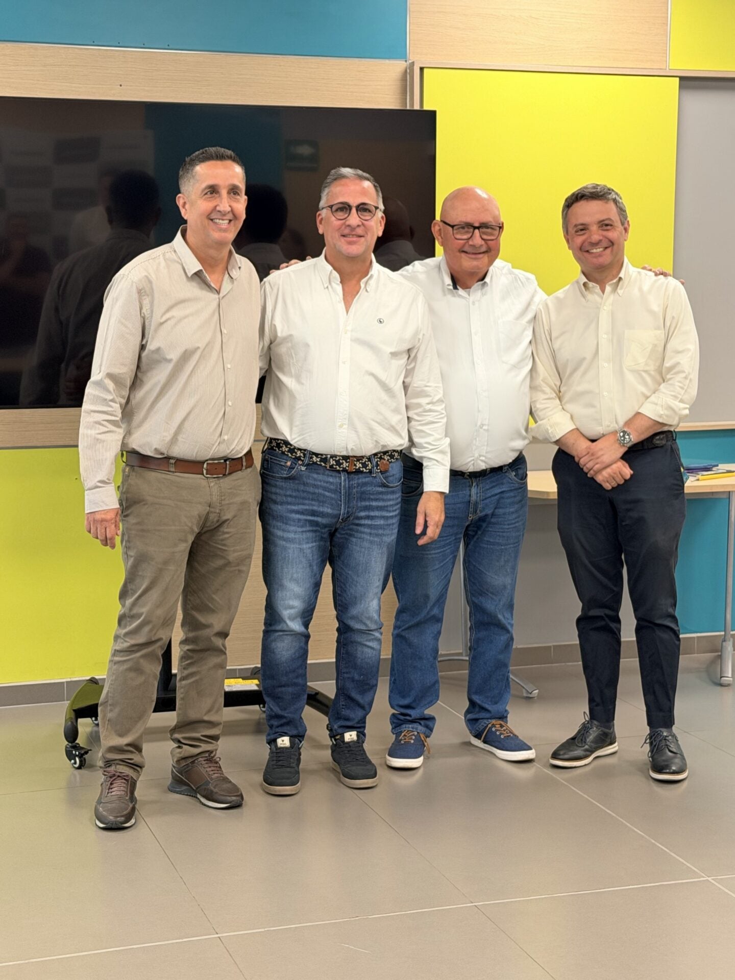 Ferney Pineda, presidente de Sintrabancol. Juan Carlos Vásquez,negociador de Uneb. Gustavo Duque, VP de Finanzas Corporativas