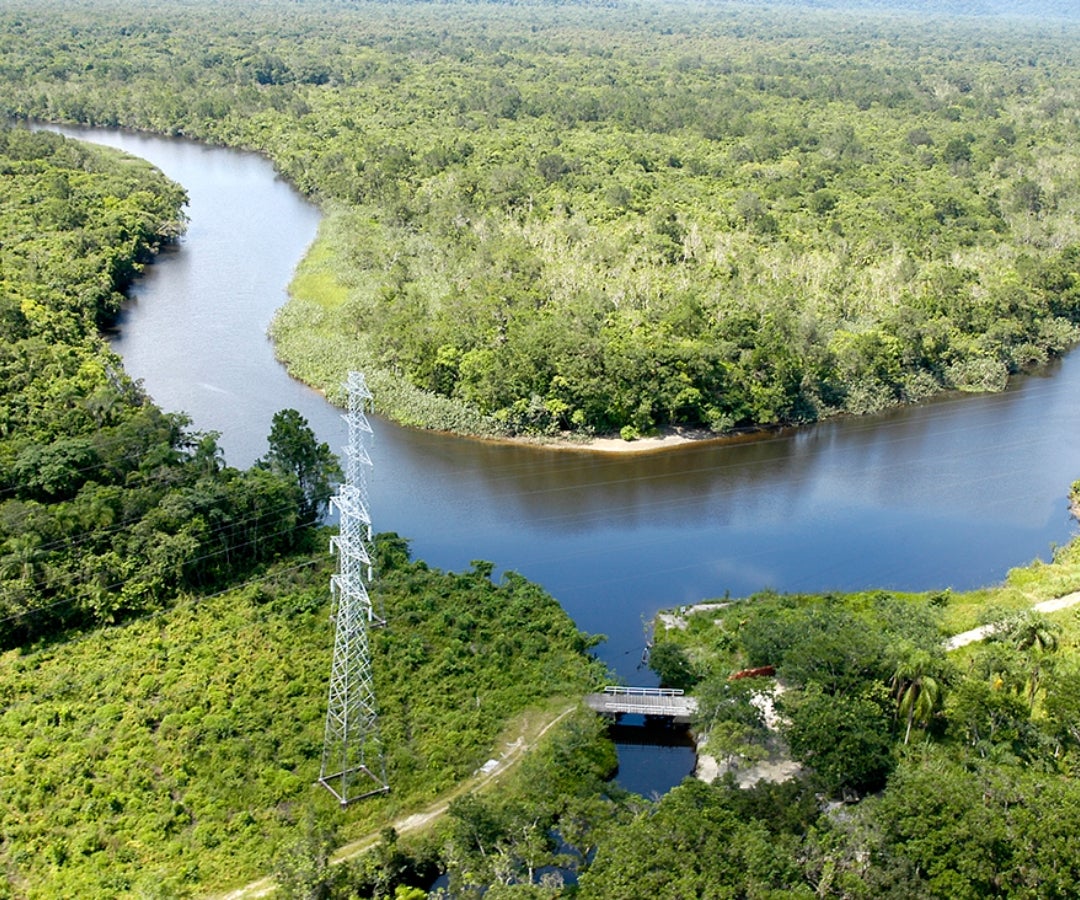 La compañía consolida su liderazgo con megaproyectos en energía, vías y fibra óptica que conectan el desarrollo de América Latina.
