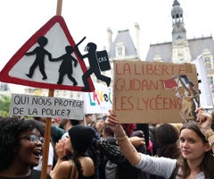 Greta Thunberg se une a adolescentes franceses en nueva jornada de protestas escolares