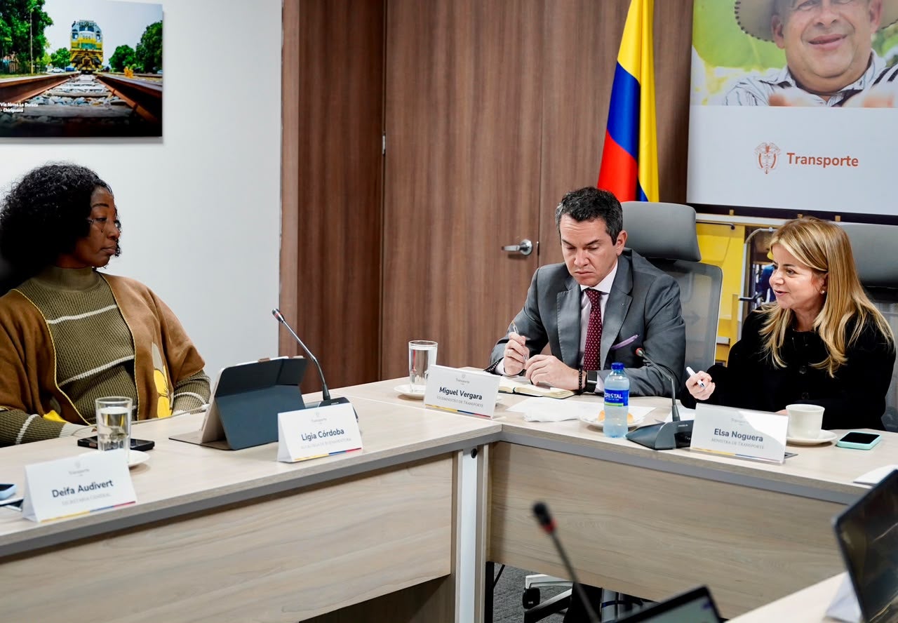 Ligia Córdoba, alcaldesa de Buenaventura; y Elsa Noguera, ministra de Transporte