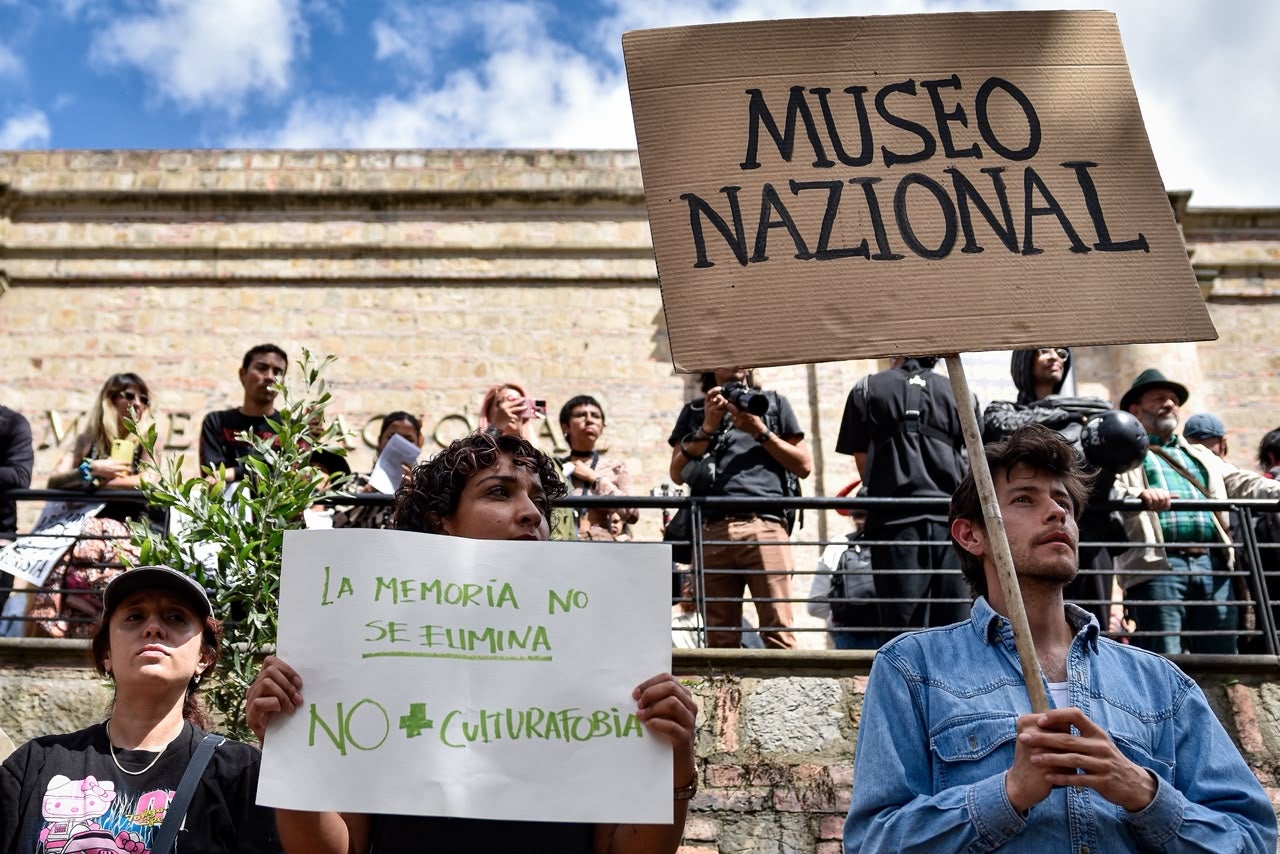 Parte de lo que dejó la primera jornada de protestas frente al Museo Nacional