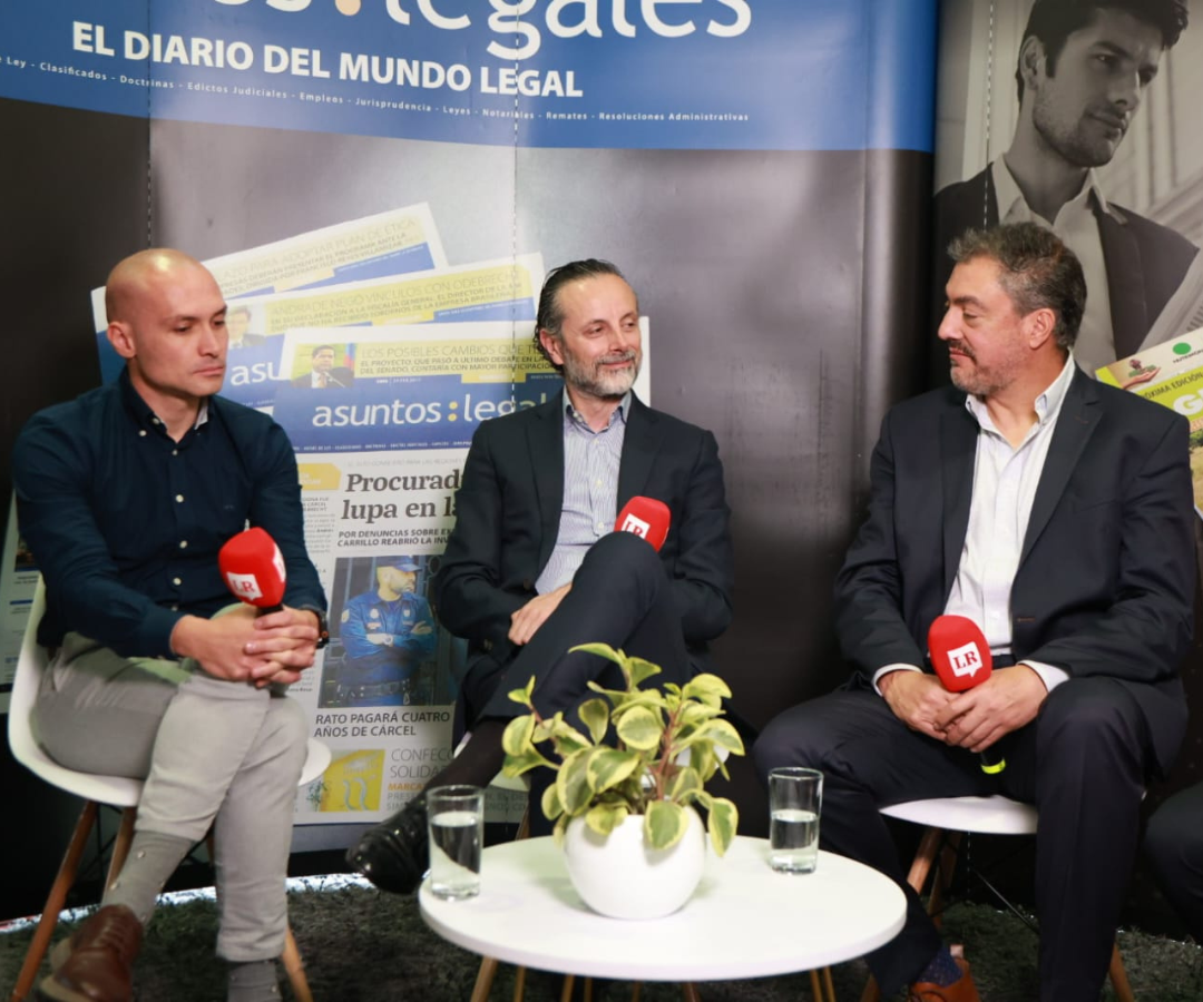 Juan Esteban Hincapié Rivera, CEO y cofundador de Erco Energía; Bruno Riga, gerente general de Enel Colombia; y Juan Ricardo Ortega, presidente del Grupo Energía Bogotá, GEB