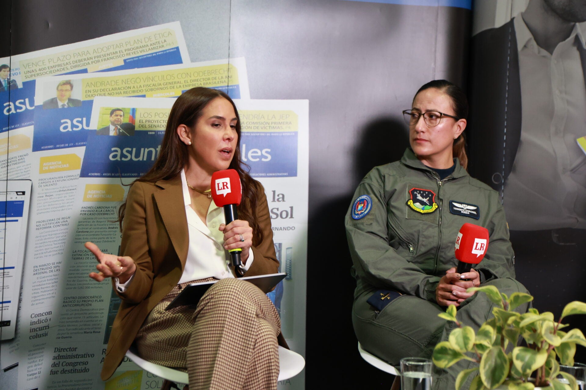 Silvana Habid, directora de Asoenergía; y Diana Carolina Rueda, teniente coronel del Ideam