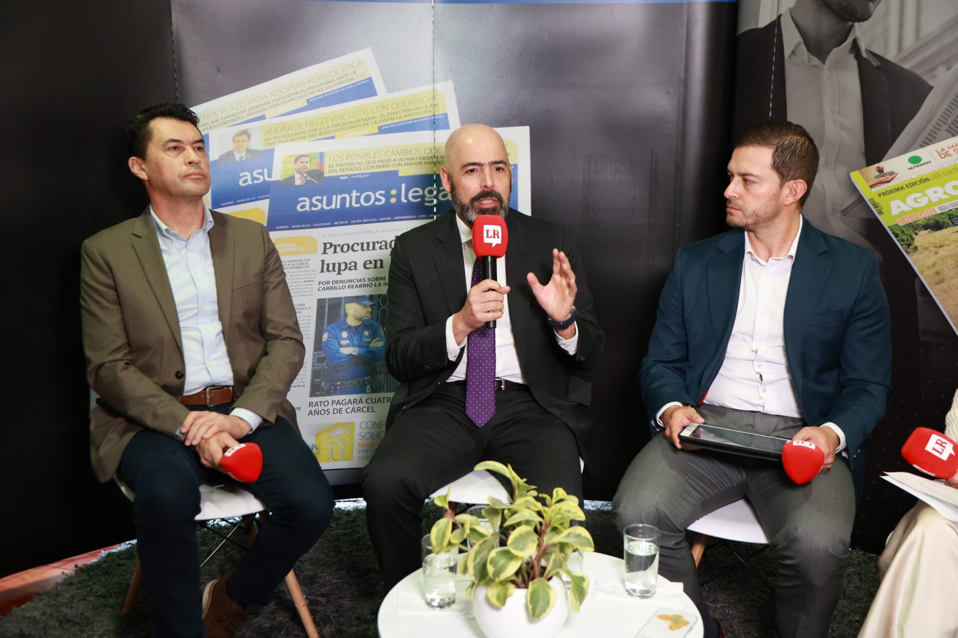 Álvaro Gaitán, gerente técnico de la Federación Nacional de Cafeteros; Jorge Enrique Bedoya Vizcaya, presidente de la SAC; y Álvaro Puyo, director de Sostenibilidad y Estructuración de Bbva