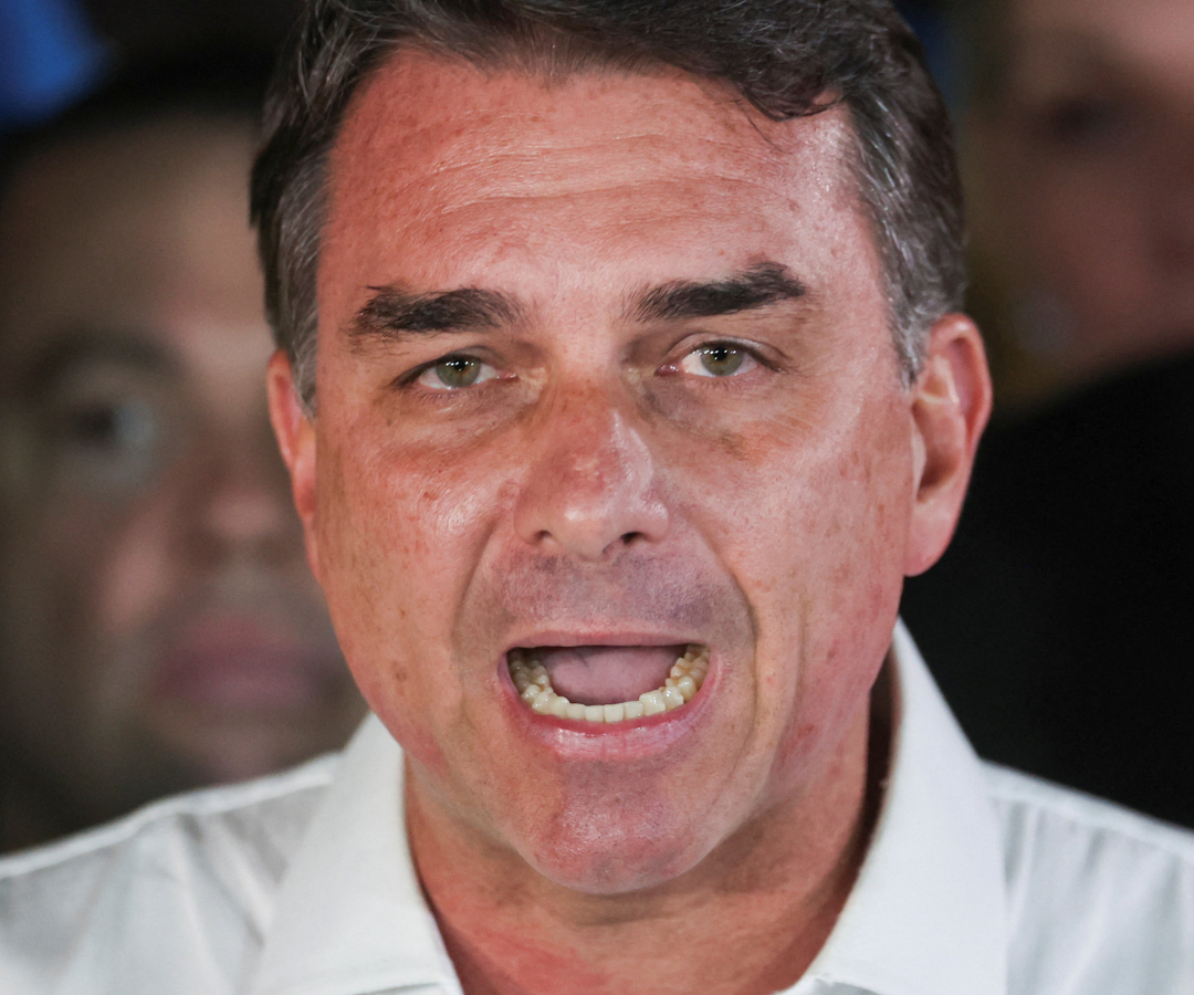 Desde Estados Unidos, Flávio Bolsonaro dice ser el presidente electo legítimo de Brasil