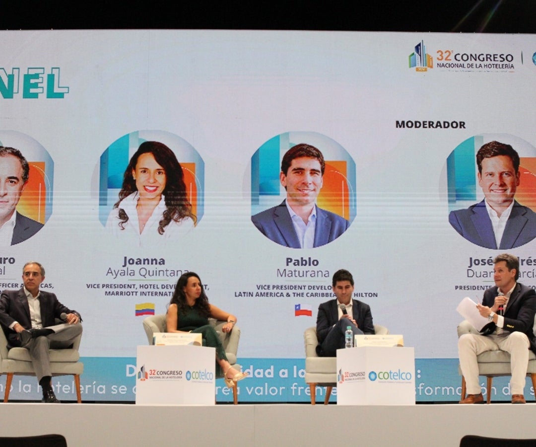 Mauro Rial, director de operaciones para las Américas de Accor, Joanna Ayala, vicepresidente de desarrollo para sudamérica de Marriott International, Pablo Maturana, vicepresidente de desarrollo para Latinoamérica y el Caribe de Hilton y José Andrés Duarte, presidente ejecutivo de Cotelco